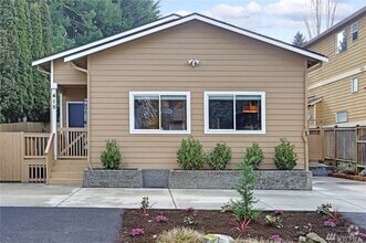Building Photo - 415 NE 94th St