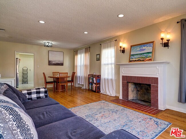 Foto del edificio - 3316 W 78th St