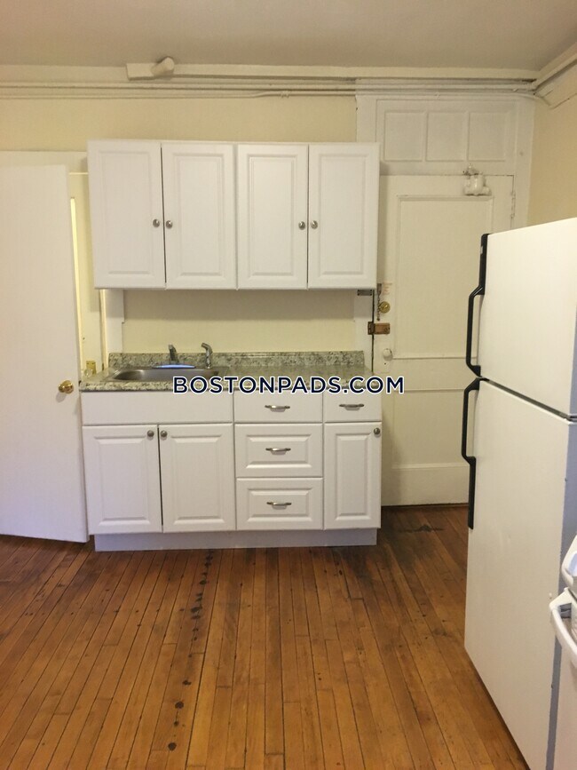 Foto del edificio - 159-161 Endicott St