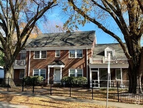 Building Photo - 300 Horne St