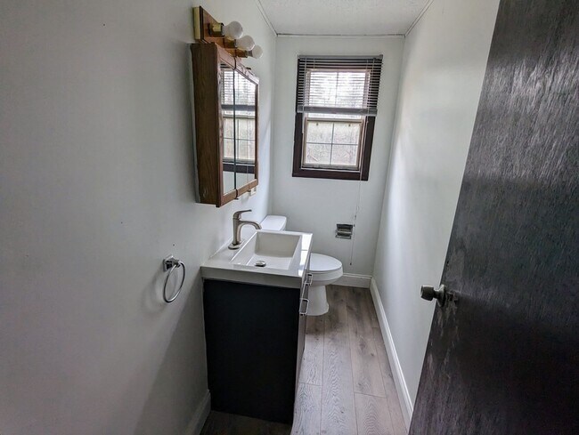 Foto del edificio - 1369 East St