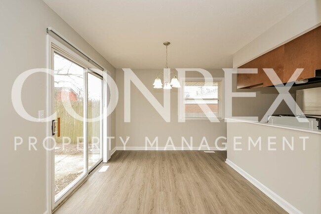 Building Photo - Lovable 3 Bedroom