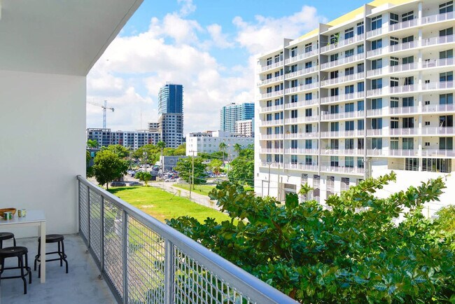 Foto del edificio - 481 NE 29th St