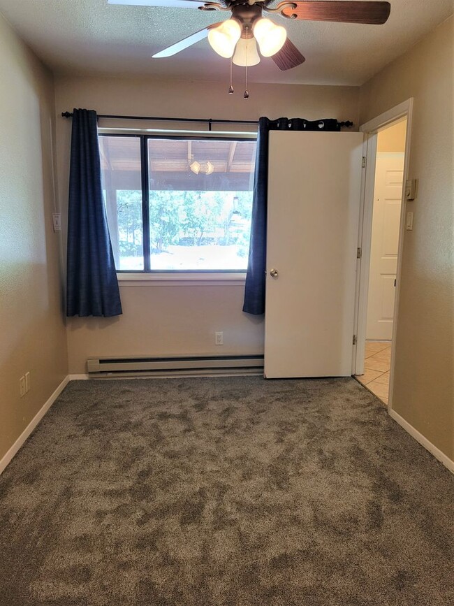 Foto del edificio - Two Bedroom Condo Near Seasonal Creek