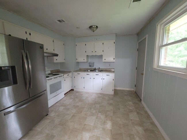 Building Photo - 25 Orangeburg Dr