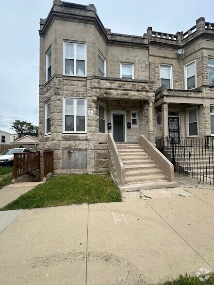 Building Photo - 4240 W Gladys Ave