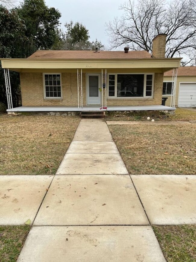 Building Photo - 3928 Winfield Ave