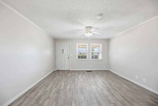 Foto del edificio - Cute 3 bed 1.5 bath home with a large yard and quite living in the highly desired Bixby Public Sc...