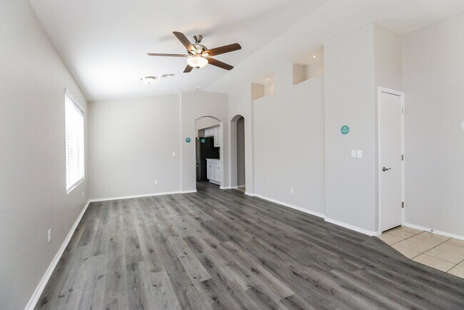 Building Photo - 3724 W Pleasant Ln