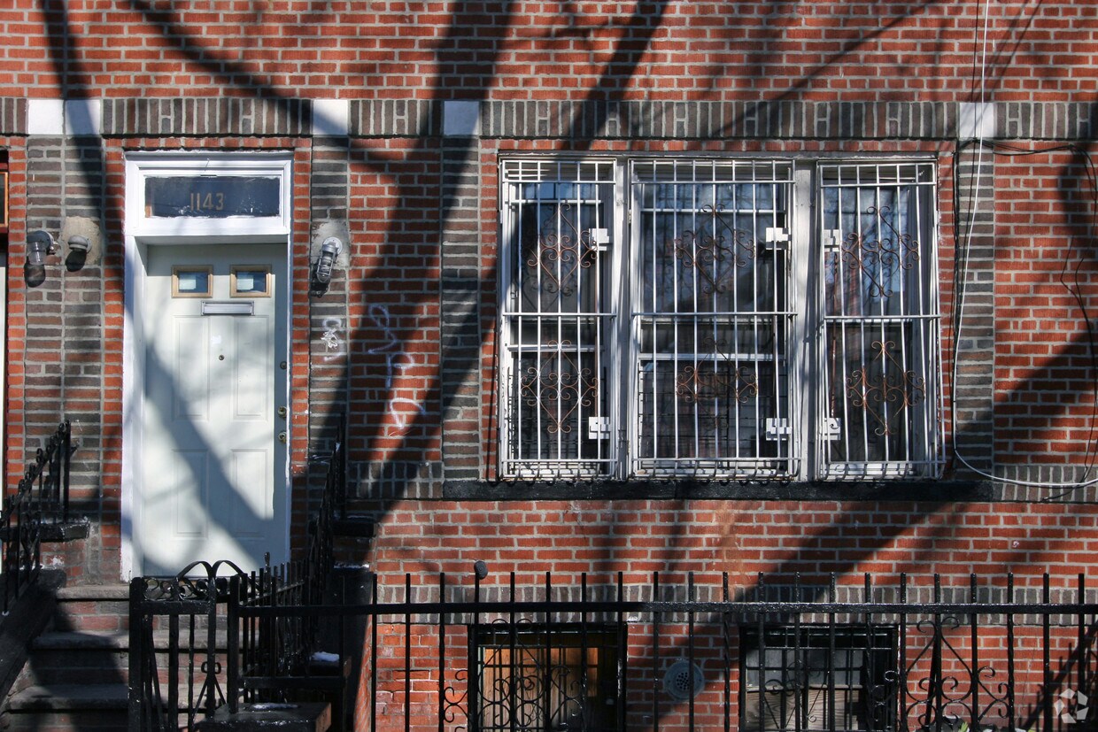 Building Photo - 1143 Blake Ave