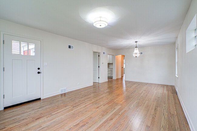 Building Photo - 458 Rice Ave