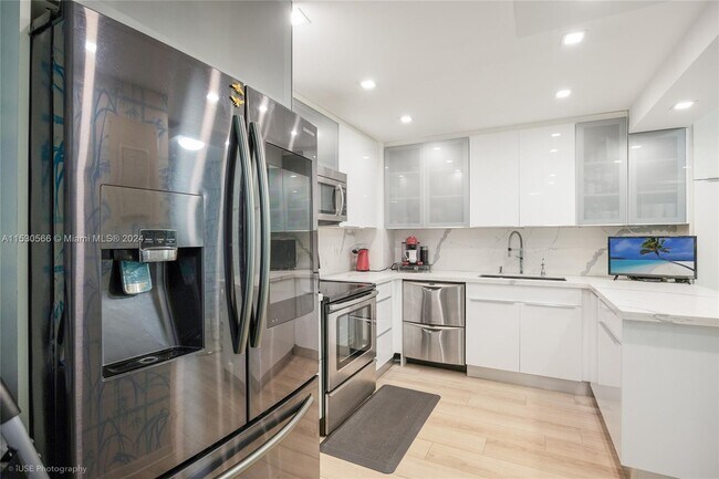 Building Photo - 9801 Collins Ave