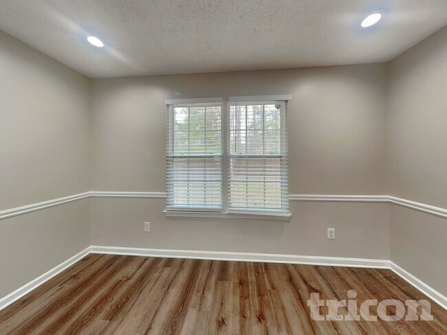 Foto del edificio - 589 Lakewater View Dr