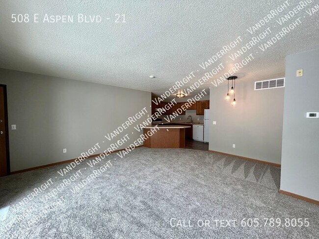 Building Photo - Updated Walk Out 2 Bedroom Apartment!
