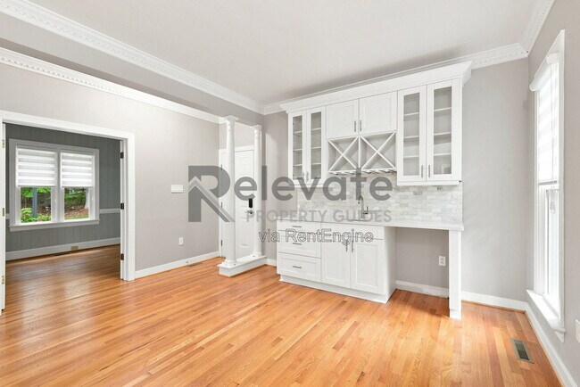 Foto del edificio - 6000 Sedgefield Rd