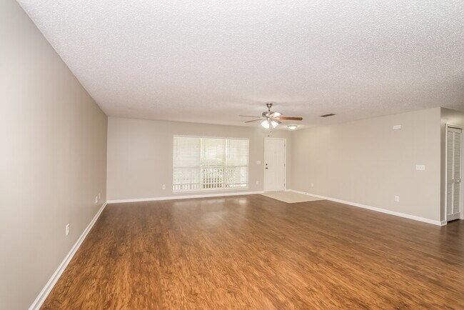 Foto del edificio - 13564 Ashford Wood Ct E