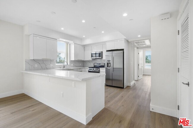 Foto del edificio - 11042 La Maida St