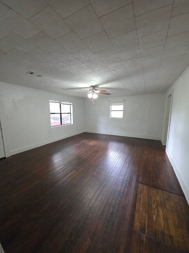 Foto del edificio - 808 NW 1st St