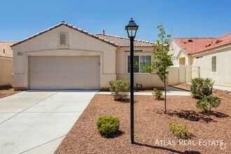Building Photo - 617 Lava Beds Way