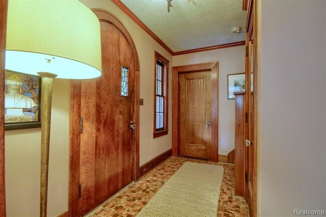 Building Photo - 660 Burroughs St