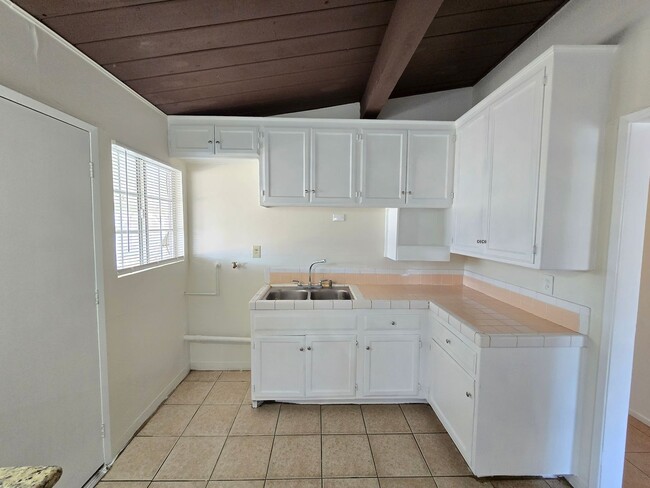 Building Photo - Charming 4-Bedroom Home in Palmdale – Move...