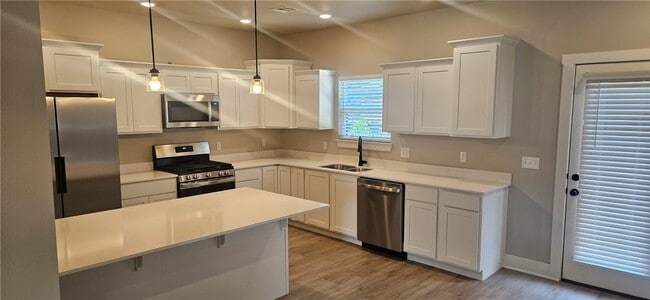 Building Photo - 310 W Kinniburgh Dr