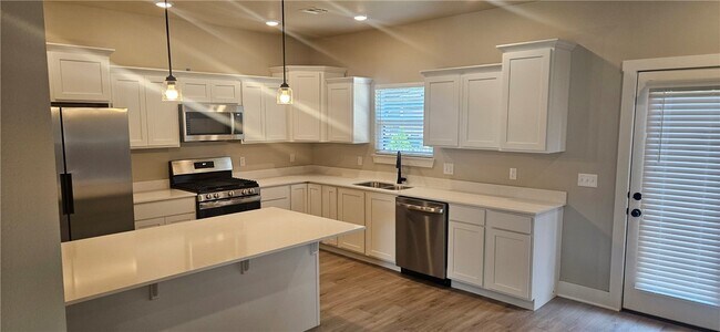 Foto del edificio - 310 W Kinniburgh Dr