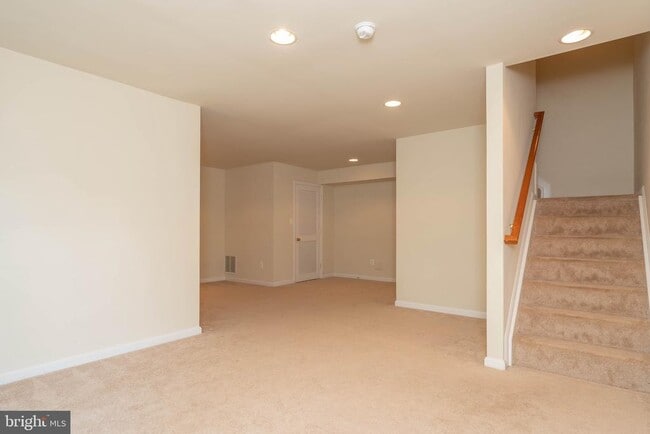 Building Photo - 3351 Beechcliff Dr