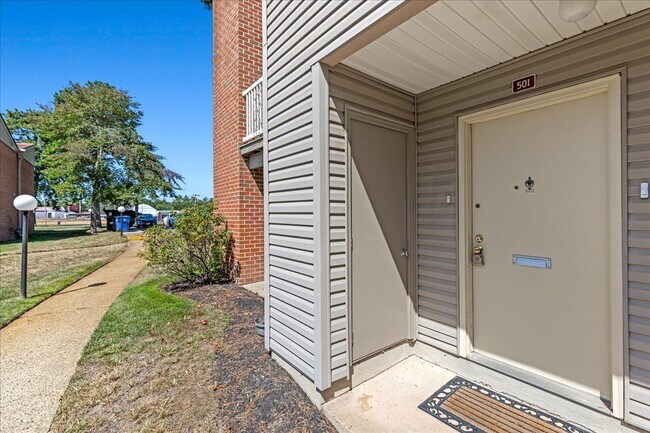 Building Photo - 501 Alpine Ct