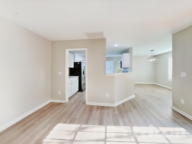 Foto del edificio - 3929 Grandover Dr