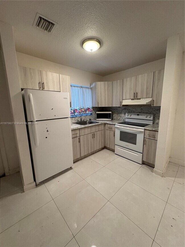 Foto del edificio - 3901 NW 9th Ave