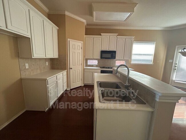 Foto del edificio - 4632 Aylesbury Ct