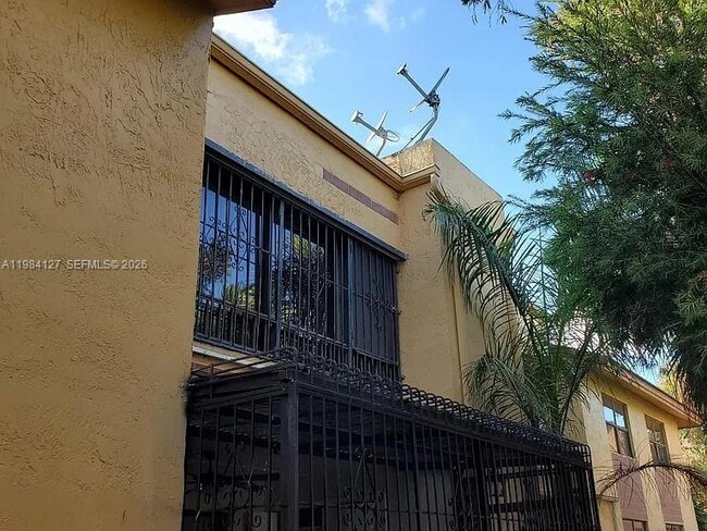 Foto del edificio - 10885 NW 7th St