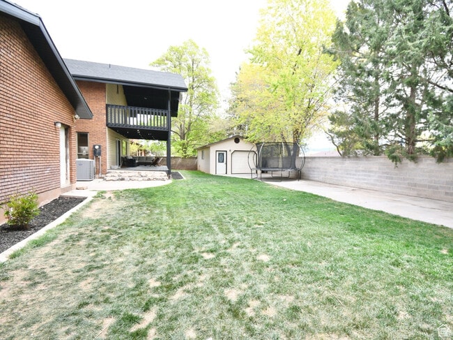 Building Photo - 399 Westview Dr