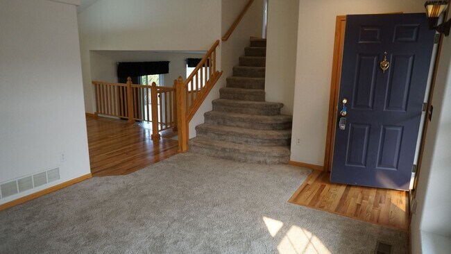 Foto del edificio - Spacious 3 bed 2.5 Bath, Split-Level Home in South Fort Collins!