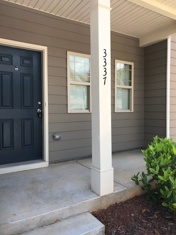 Building Photo - NEW LISTING - GORGEOUS TOWNHOME IN KENNESAW!