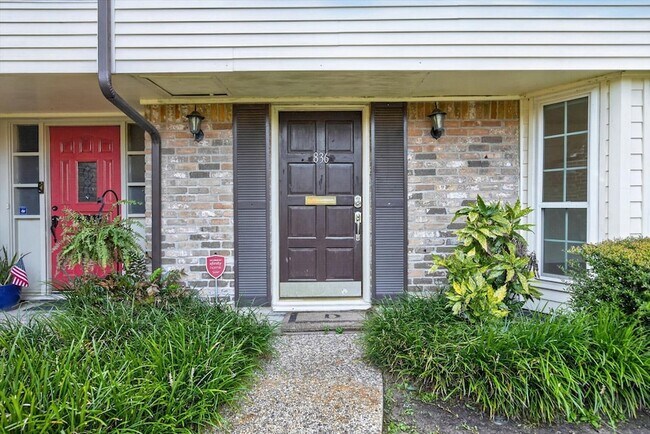 Building Photo - 836 Wax Myrtle Ln