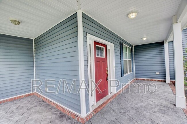 Building Photo - 813 Evelyn Way