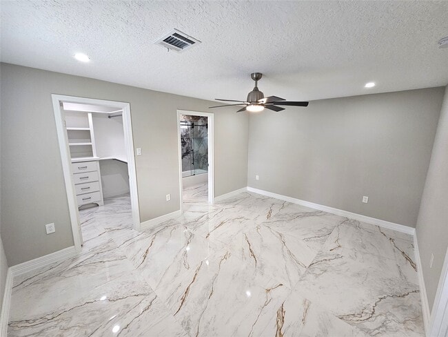 Building Photo - 417 Melbourne St