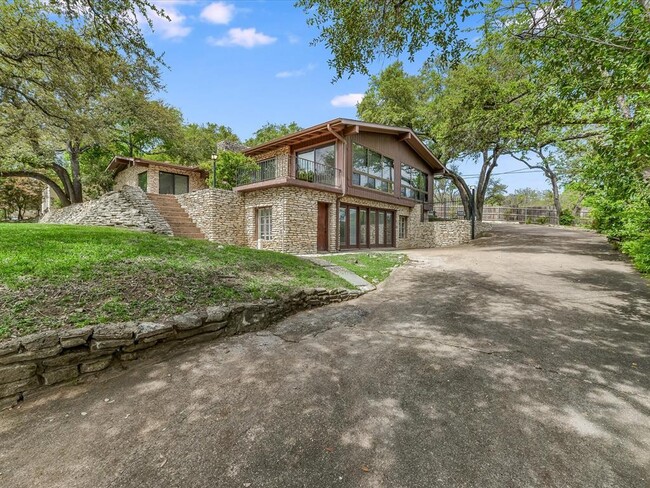 Building Photo - 402 Almarion Dr