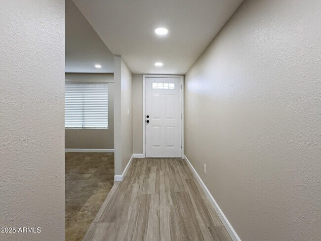 Foto del edificio - 1000 N Evergreen St