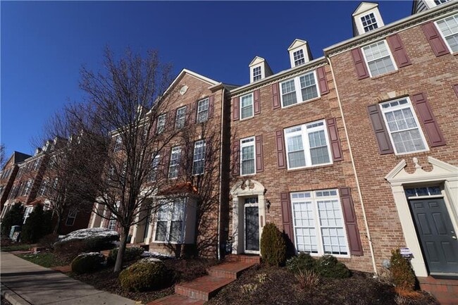 Building Photo - 4015 Village Run Rd