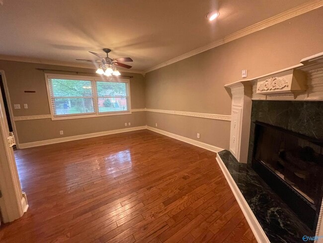 Building Photo - 505 Greenacres Dr NW
