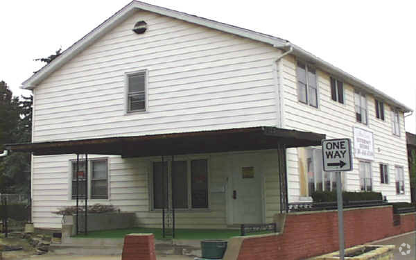 Building Photo - Main Street Efficiency Studios Motel