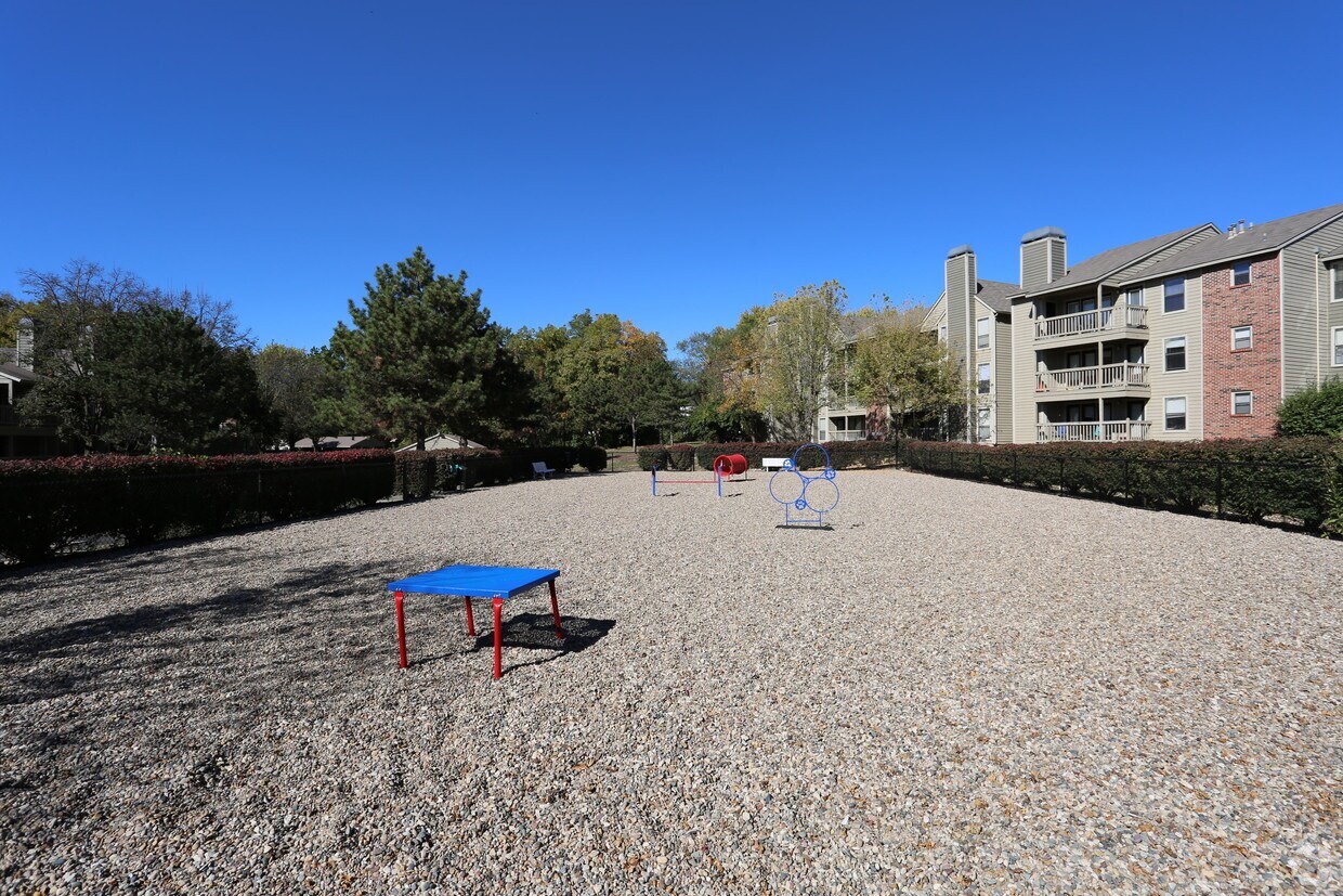 The Retreat at Walnut Creek Apartments in Kansas City, MO
