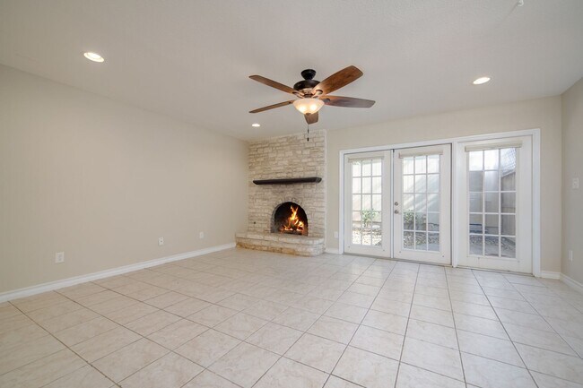 Foto del edificio - 2 Bedroom/2.5 Bath Bent Oak Subdivision
