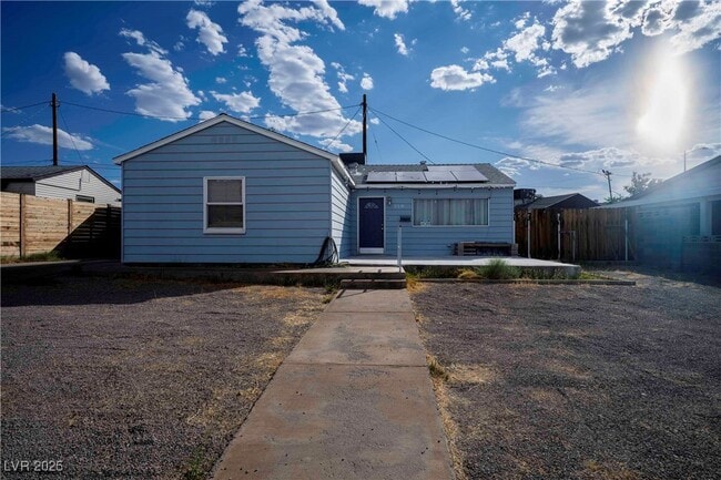 Building Photo - 550 Karen Way