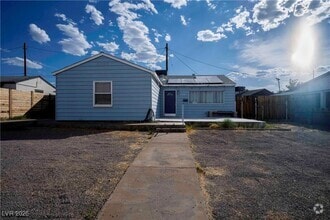 Building Photo - 550 Karen Way