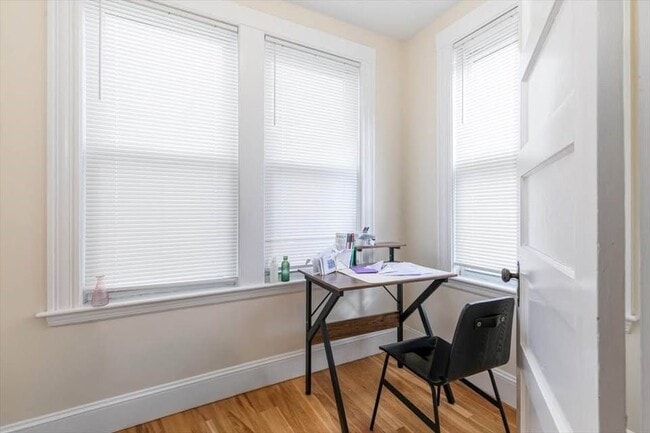 Building Photo - 412 Cabot St