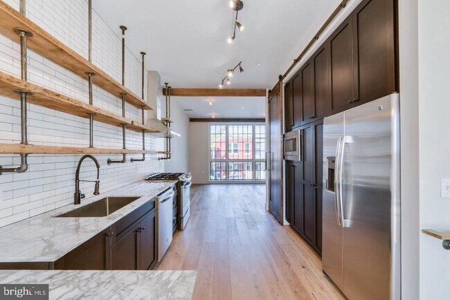 Foto del edificio - 774 Girard St NW